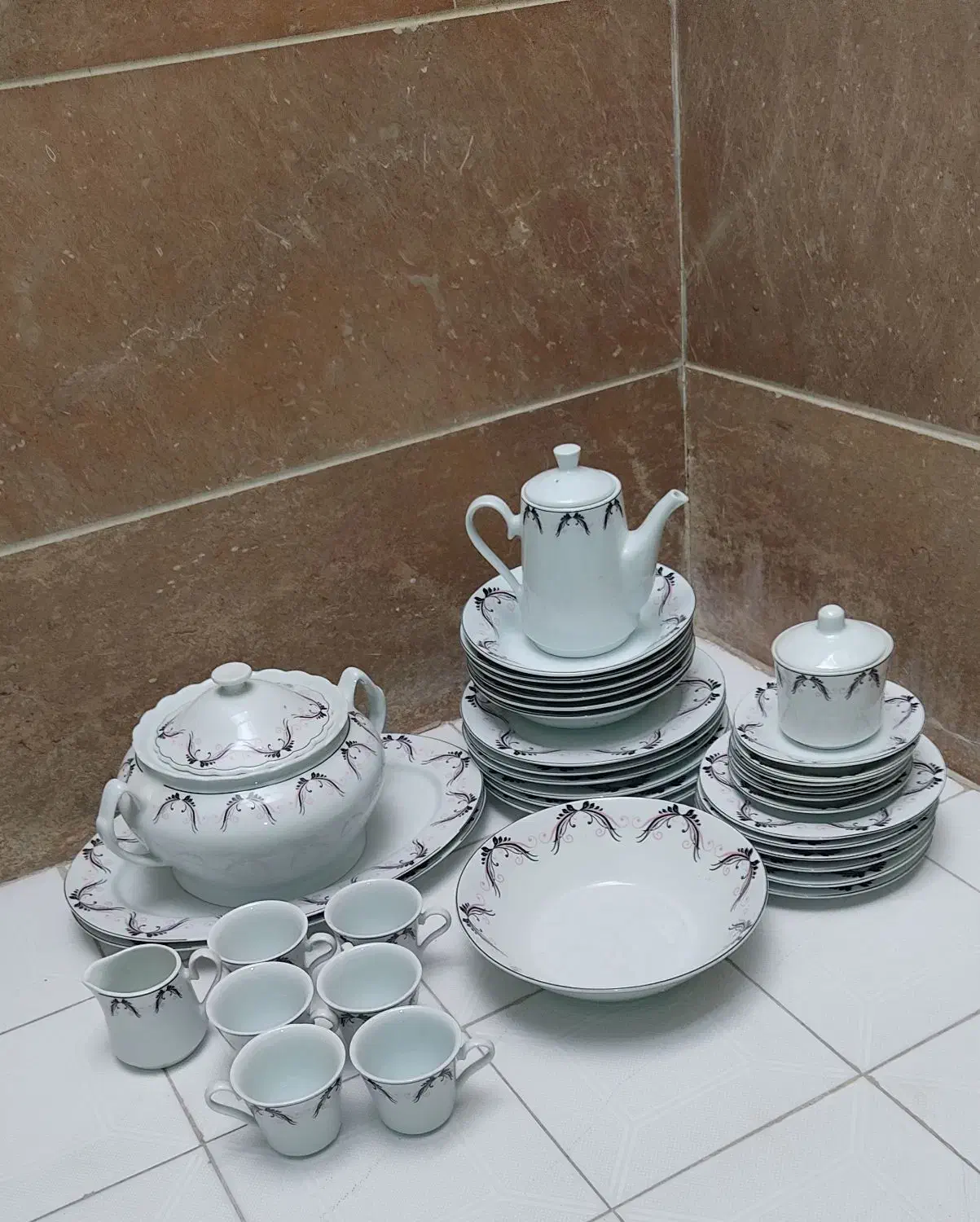 چینی|ظروف سرو و پذیرایی|ابهر, |دیوار