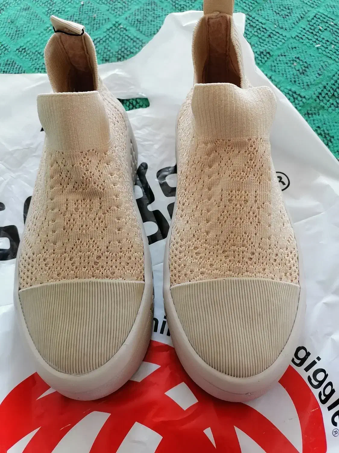 کفش روزمره سایز 37|کیف، کفش، کمربند|آبپخش, |دیوار