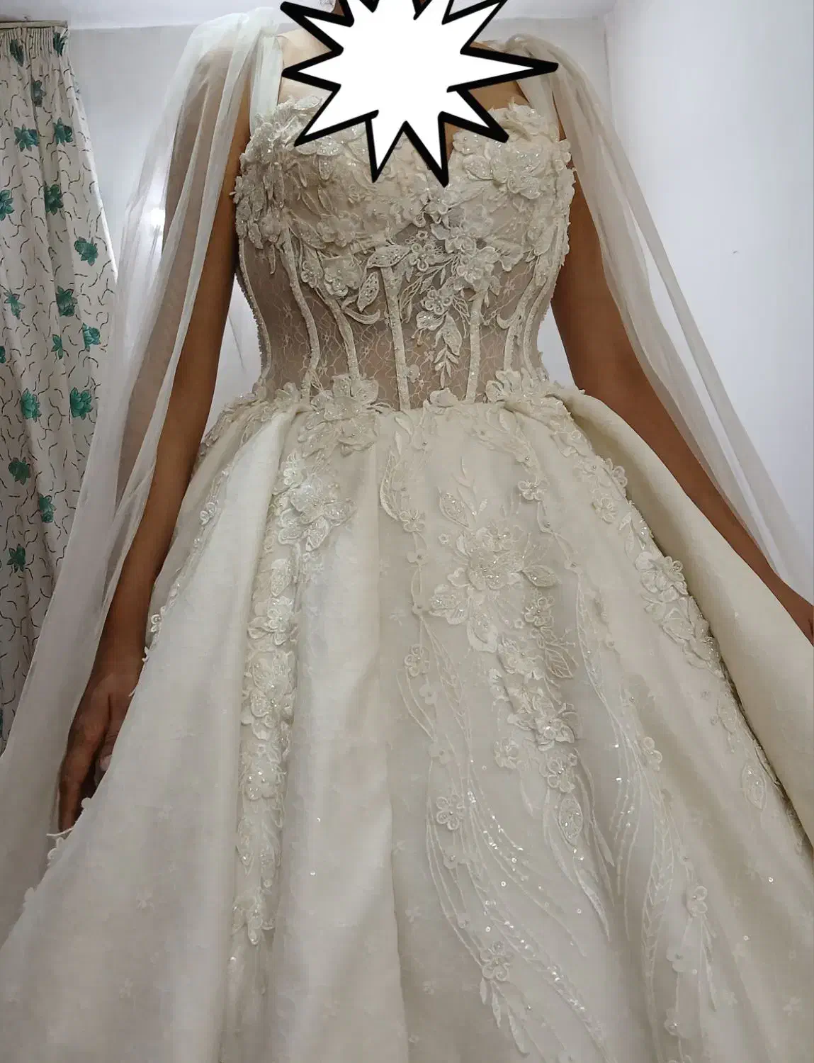 لباس عروس|لباس|اصفهان, اندوان|دیوار