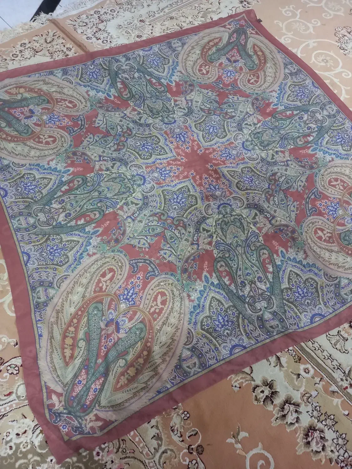 روسری قواره ای وشال|لباس|خوی, |دیوار