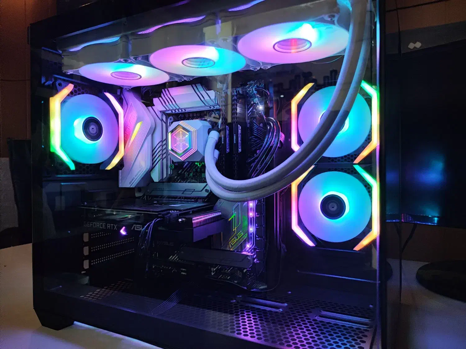 کیس غول رندرینگ|رایانه رومیزی|خوی, |دیوار