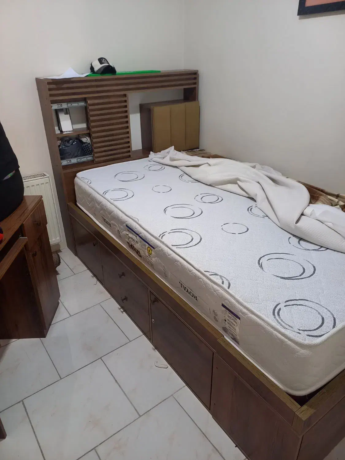 سرویس خواب|تخت و سرویس خواب|پردیس, فاز ۸|دیوار