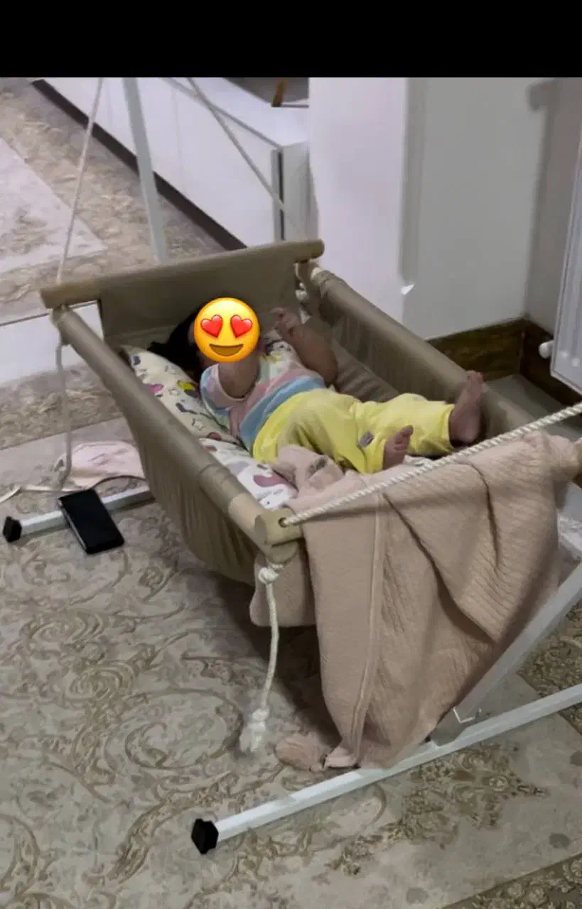 گهواره کاملا سالم و تمیز همراه با تشک ۱/۵۰۰ سار|اسباب و اثاث بچه|ساری, |دیوار