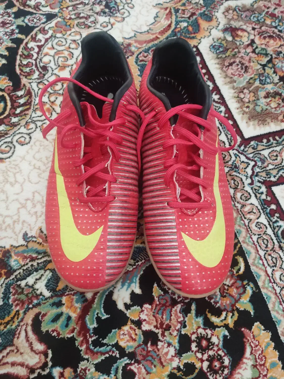 کفش فوتسال|کیف، کفش، کمربند|اصفهان, درب سیبه علیا|دیوار