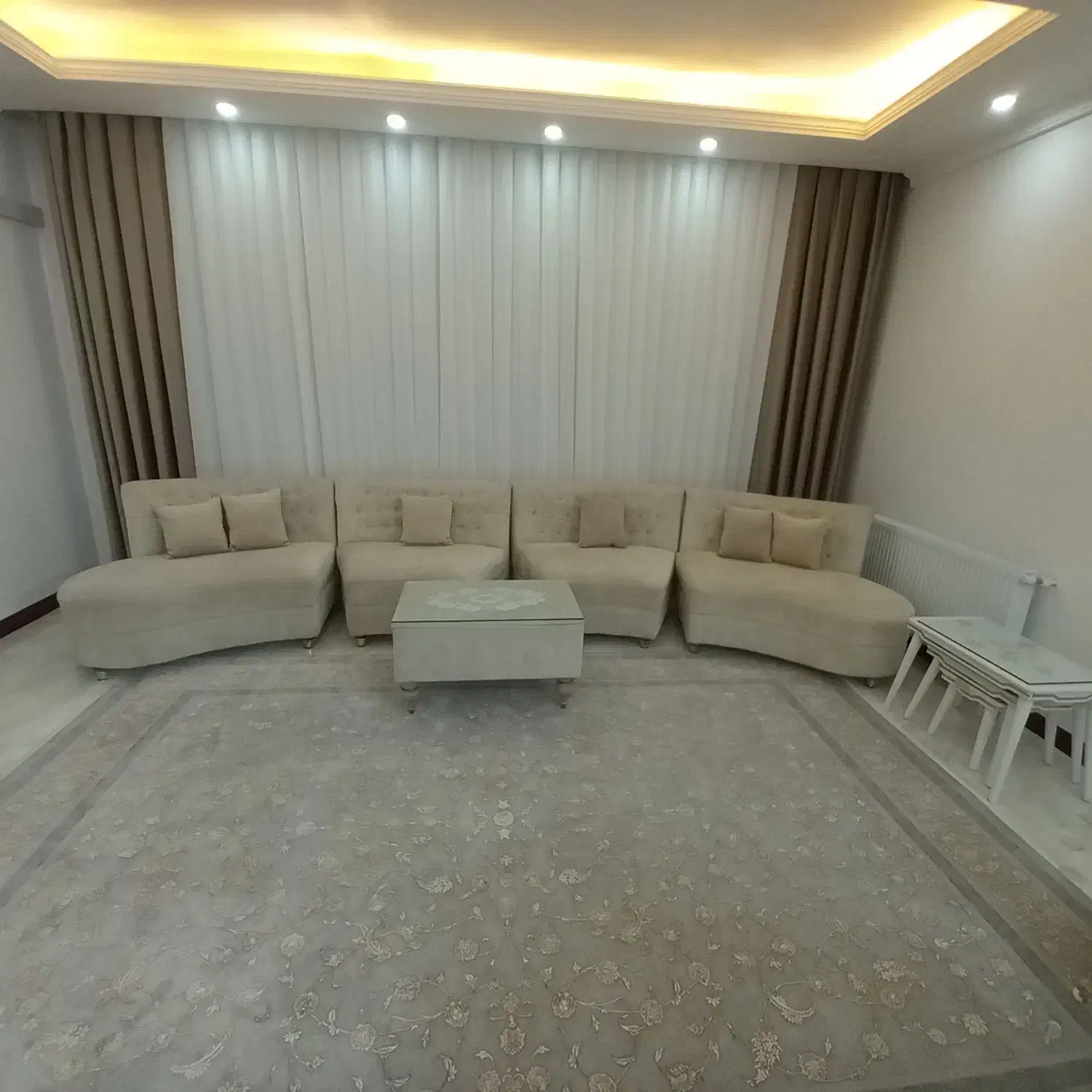 مبلمان ۷ نفره تمیزه در حد نو دراشتهارد|مبلمان خانگی و میز عسلی|اشتهارد, |دیوار