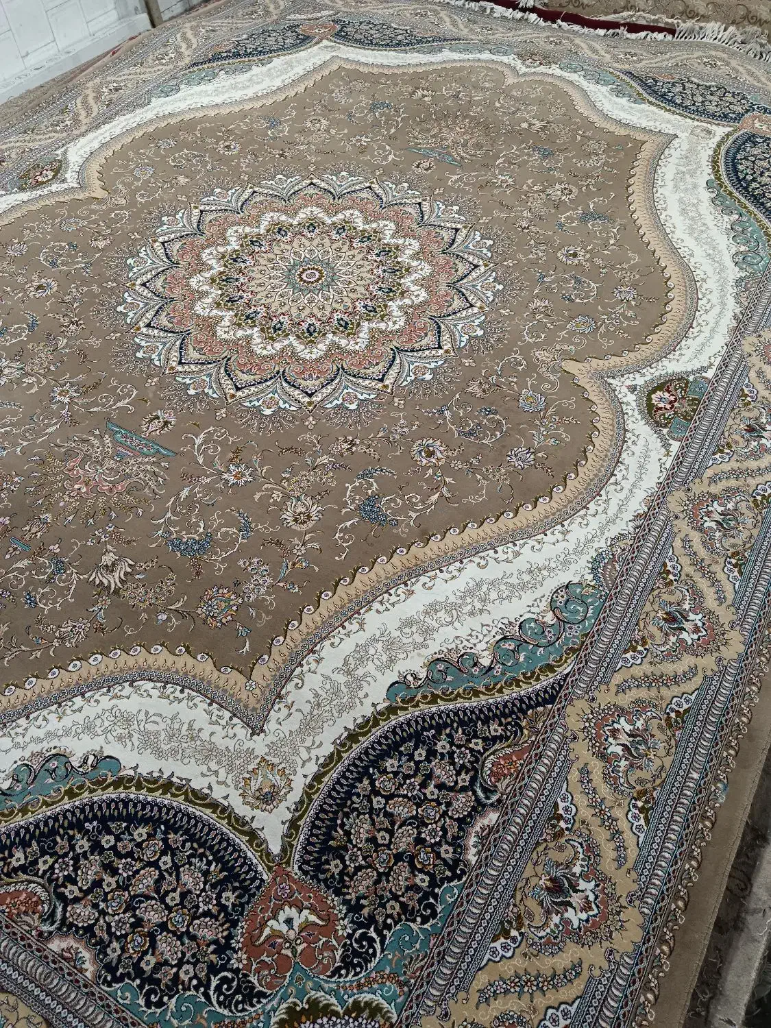 جفت 12 متری 700 شانه تراکم 2550 اکرولیک|فرش|نجفآباد, بازار|دیوار