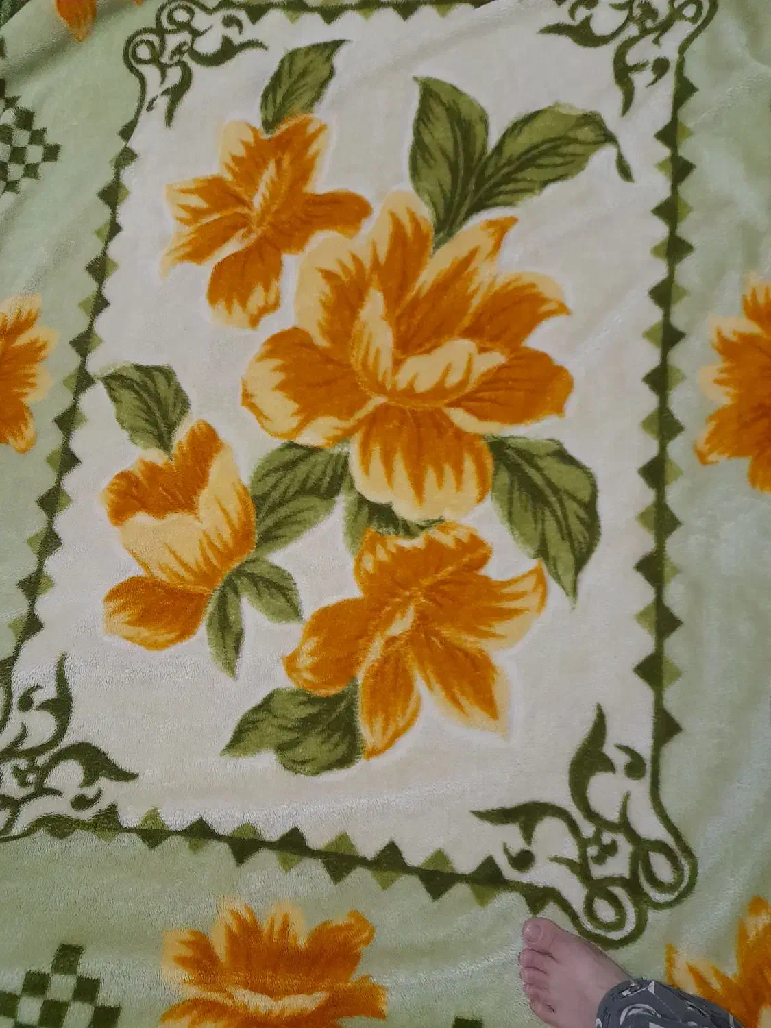 دوعددپتو گلبافت جنس نرم وضخیم درحدنو|رختخواب، بالش، پتو|شیراز, کوشک میدان|دیوار