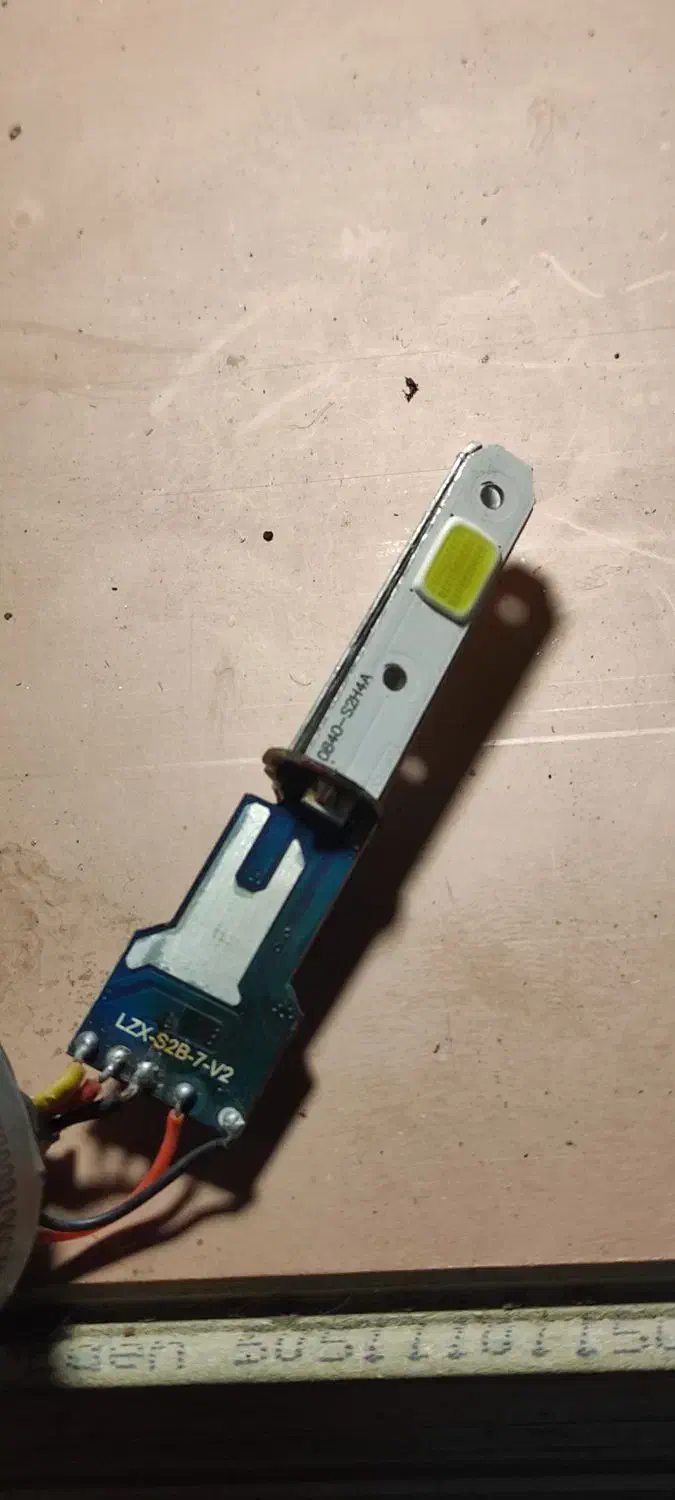 تعمیر انواع هدلایت و نعون کاری چراغ خودرو...|خدمات موتور و ماشین|کاشان, باهنر|دیوار