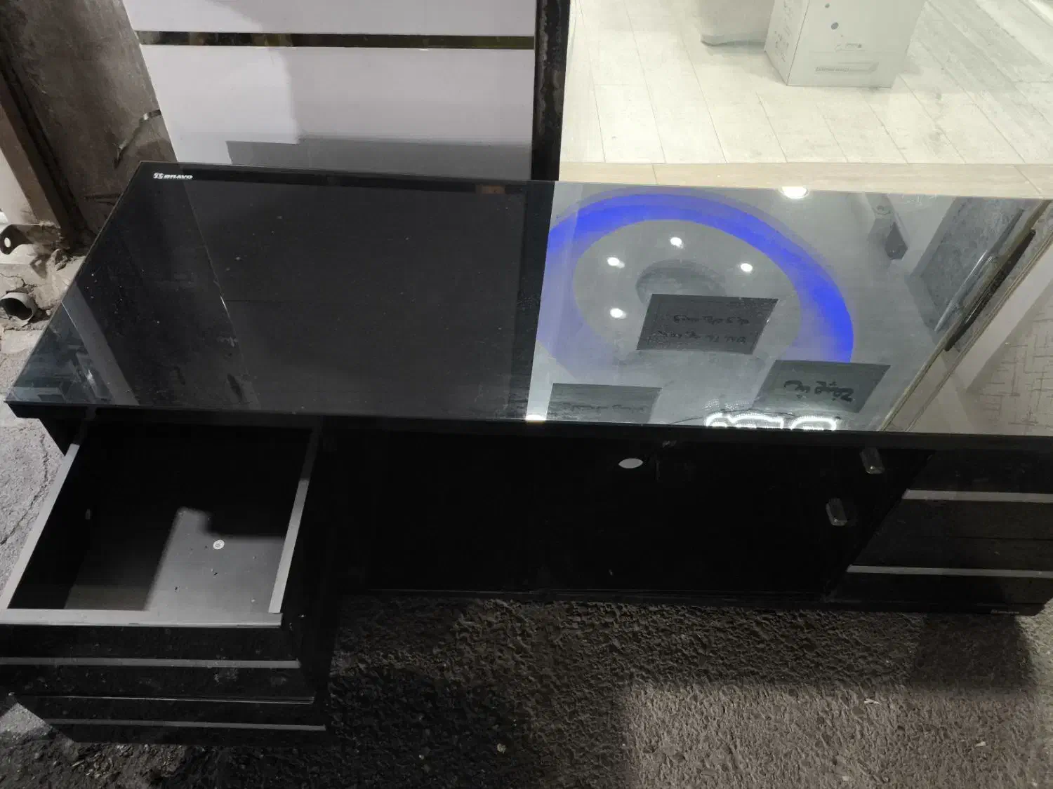 میز تلویزیون|میز تلویزیون|ری, علایین|دیوار