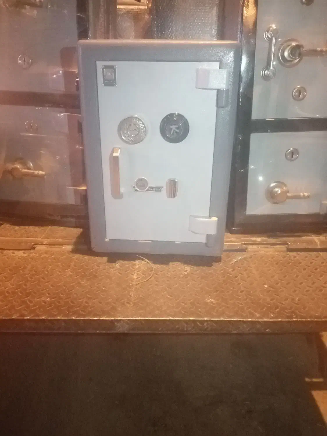 انواع مختلف از گاوصندوق بانگی خانگی طلا فروشی|ابزارآلات|سراب, |دیوار