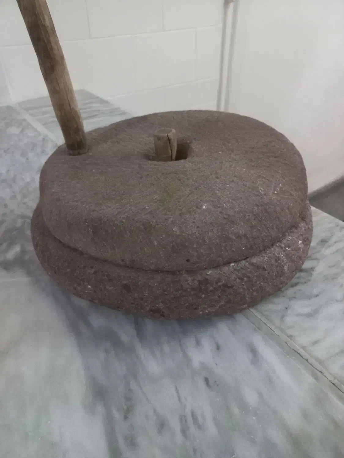 سنگ آسیاب عتیقه|کلکسیون اشیاء عتیقه|خوی, |دیوار