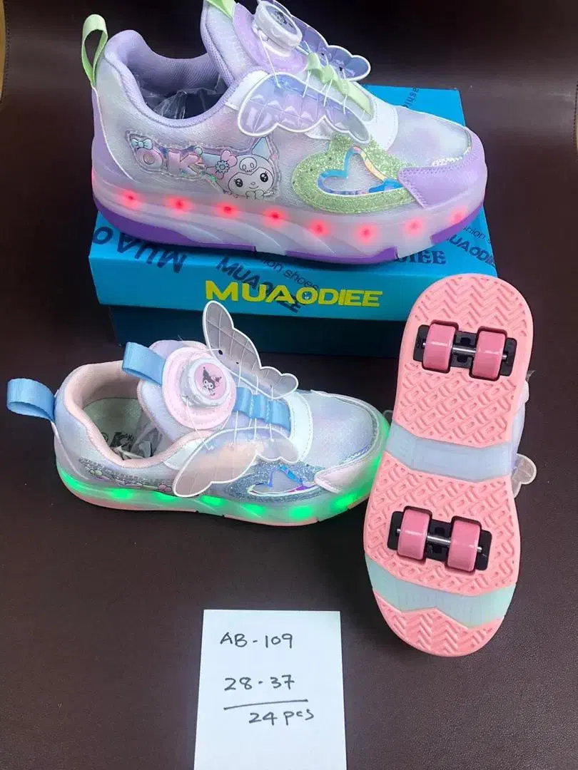 کتونی چراغ دار فانتزی مدل (۲۰۲۵) اسکیت|اسباب‌بازی بچه|تهران, منیریه|دیوار