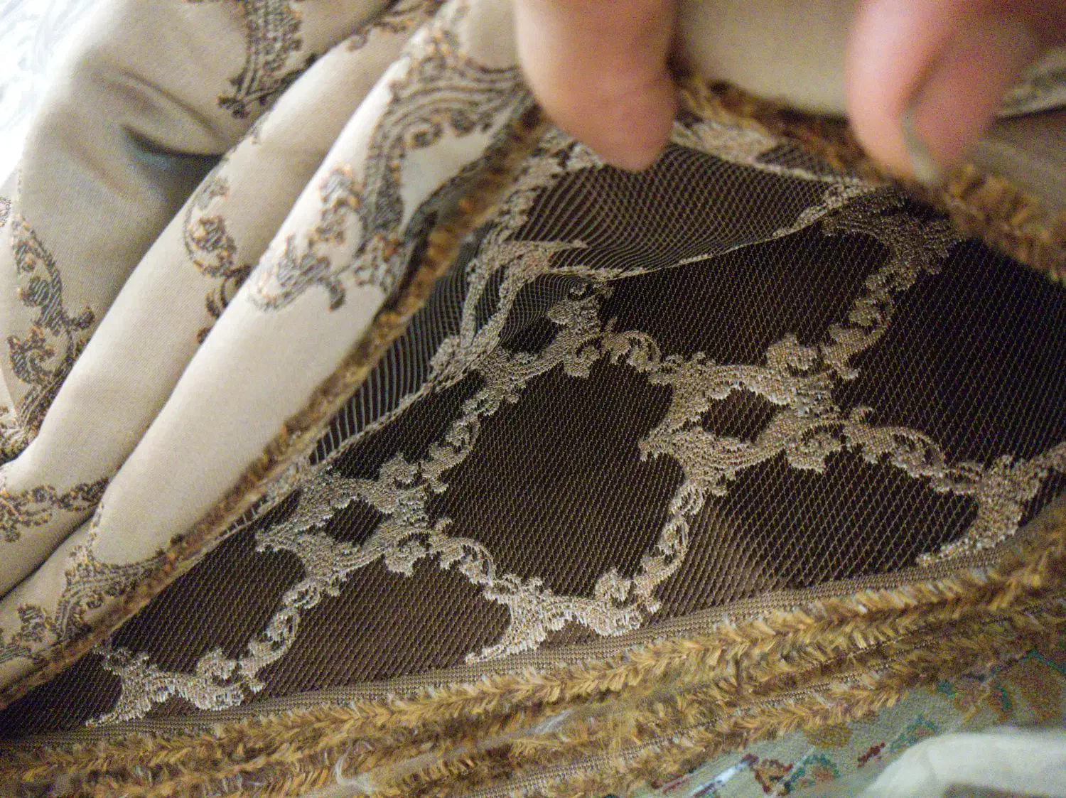 پارچه مبلی ساتن درجه 1|مبلمان خانگی و میز عسلی|اصفهان, جلالیه|دیوار