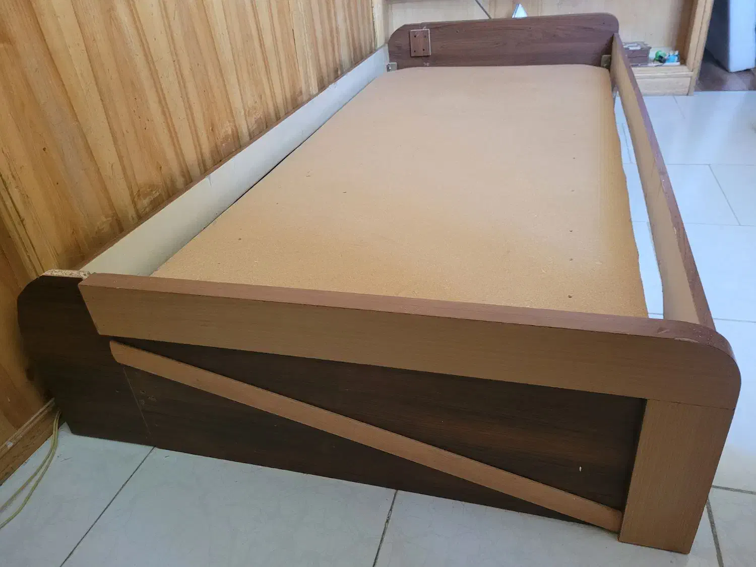 تخت خواب یکنفره کفی چهارچوب تشک باهم|تخت و سرویس خواب|اصفهان, طامه|دیوار