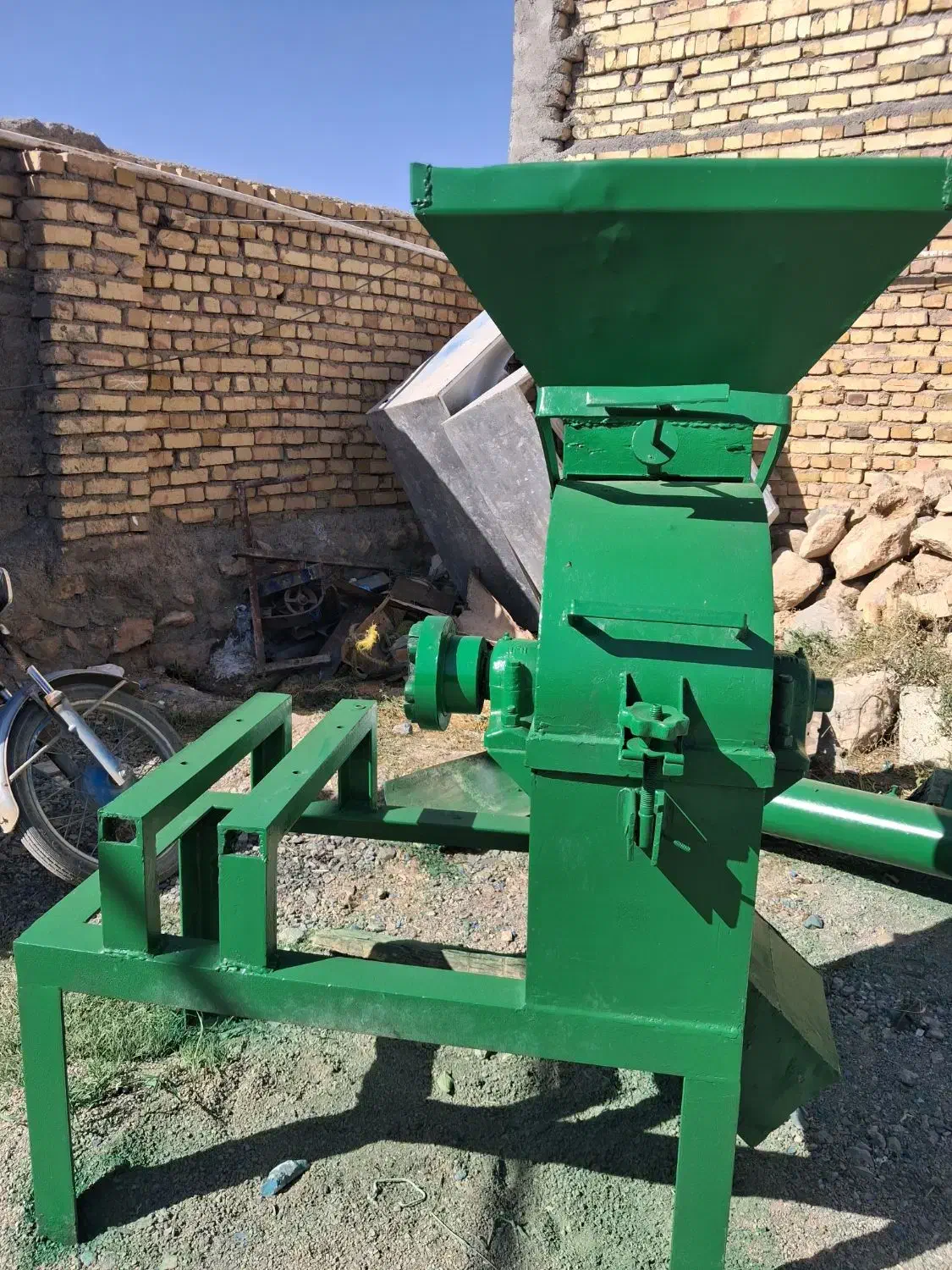 میکسر آسیاب ۳ تن در ساعت با بالابر ۳ متری ۶ اینچ|ماشینآلات صنعتی|خرمآباد, |دیوار