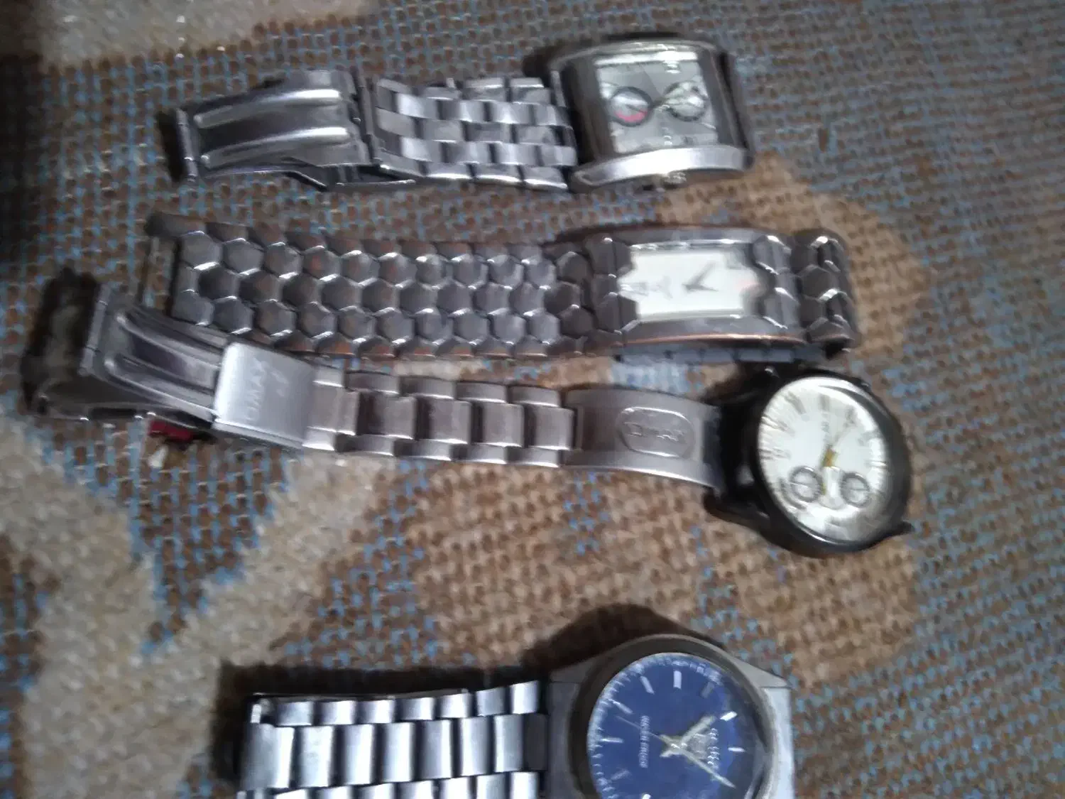 ساعت وانگشتر|ساعت|نیشابور, باغ نو|دیوار