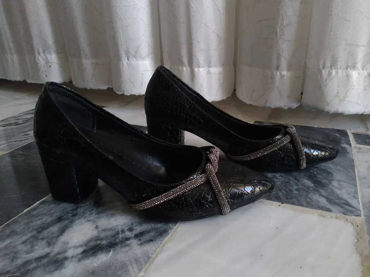 چند عدد کفش در حد نو|کیف، کفش، کمربند|دورود, |دیوار