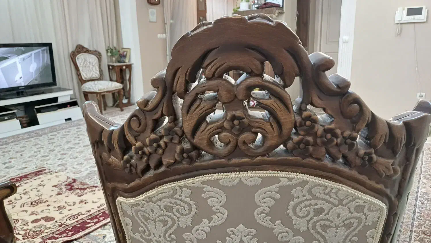 مبل ترک عالی با چوب بسیار محکم کنده کاری پشت و رو|مبلمان خانگی و میز عسلی|مشهد, استاد یوسفی (شهرک غرب)|دیوار