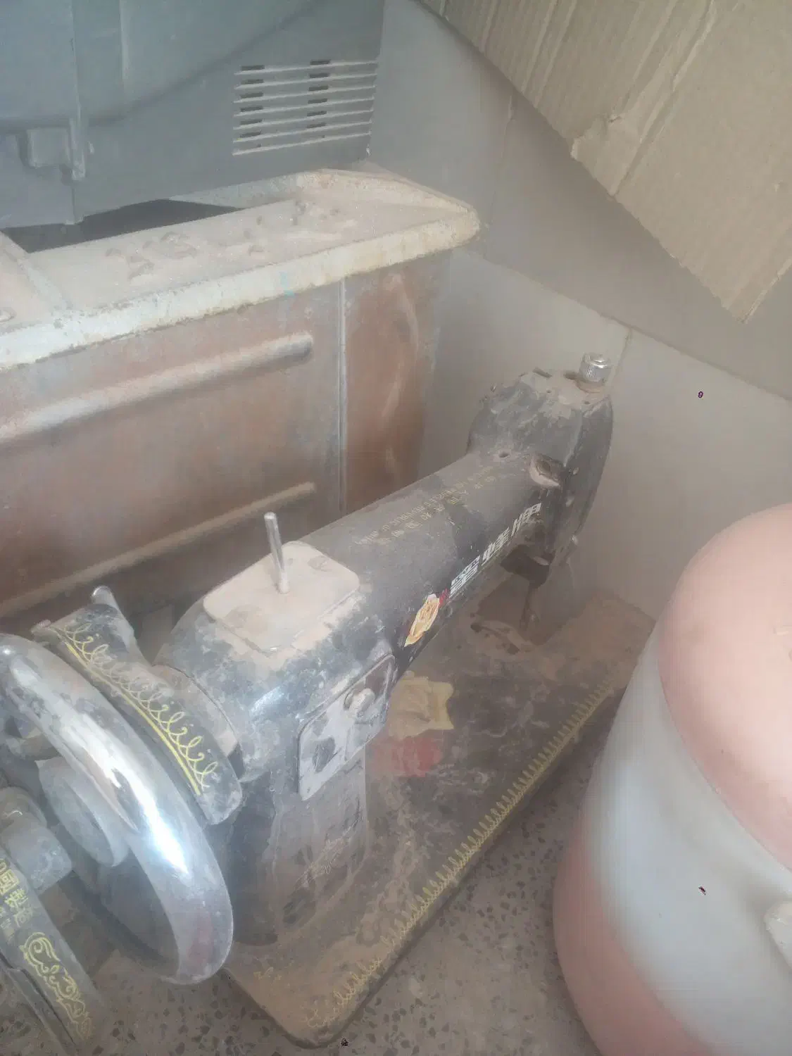 تلویزیون دو عدد و چرخ خیاطی یک عدد به فروش میرسد|سایر لوازم برقی|انار, |دیوار