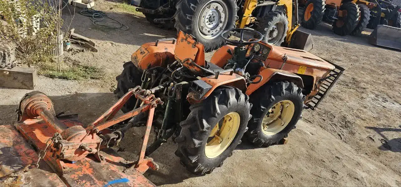 تراکتور گلدونی کمرشکن 230 ایتالیایی مدل 68|ماشین‌آلات صنعتی|کرمان, |دیوار