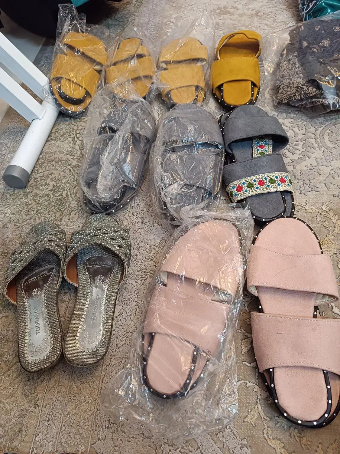 صندل خام|کیف، کفش، کمربند|گلبهار, شهر جدید گلبهار|دیوار