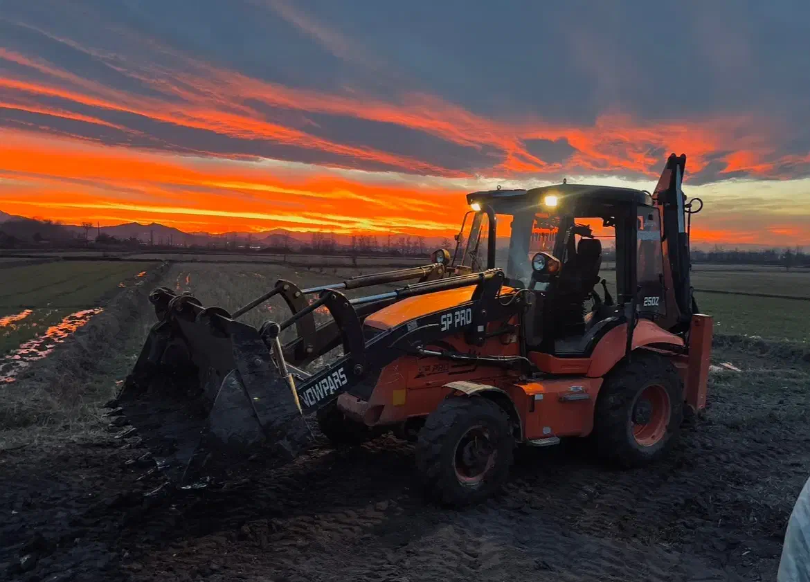 نیازمند راننده بیل بکهو سنوپارس اتومات|استخدام حمل و نقل|لاهیجان, آهندان|دیوار