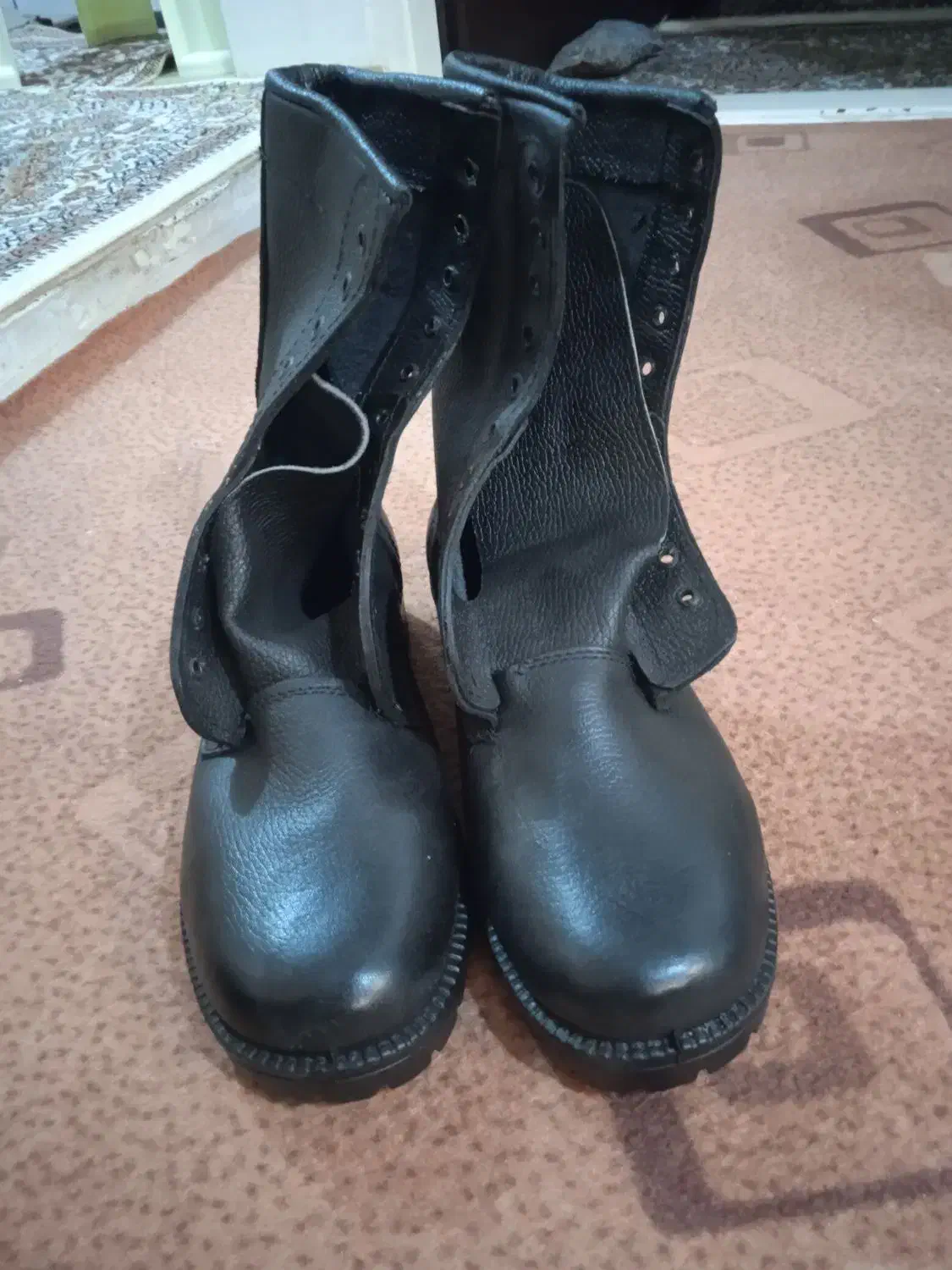 پوتین سربازی|کیف، کفش، کمربند|ساوه, |دیوار