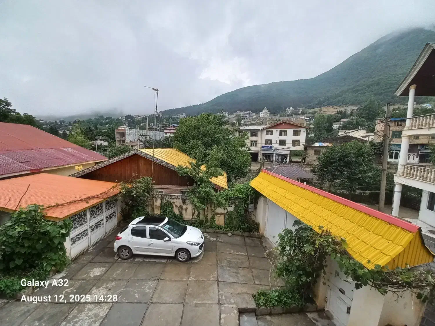 ویلا مشرف به رودخانه ،جنگل، دنج و تمیز|اجارهٔ کوتاه‌مدت ویلا و باغ|کلاردشت, |دیوار