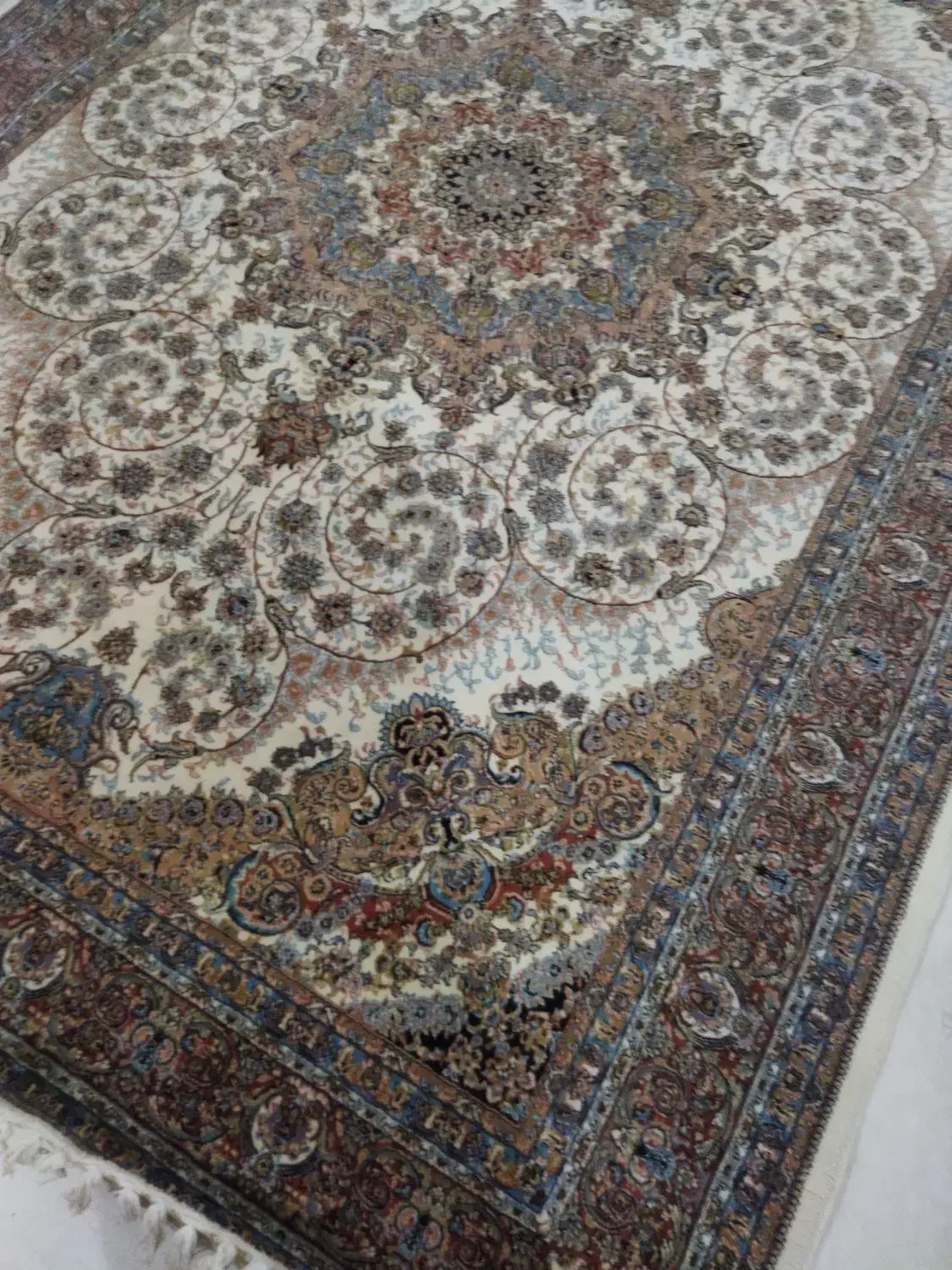 دو عدد فرش ۶متری ست نیستند نقش فرق میکنه|فرش|اردبیل, |دیوار