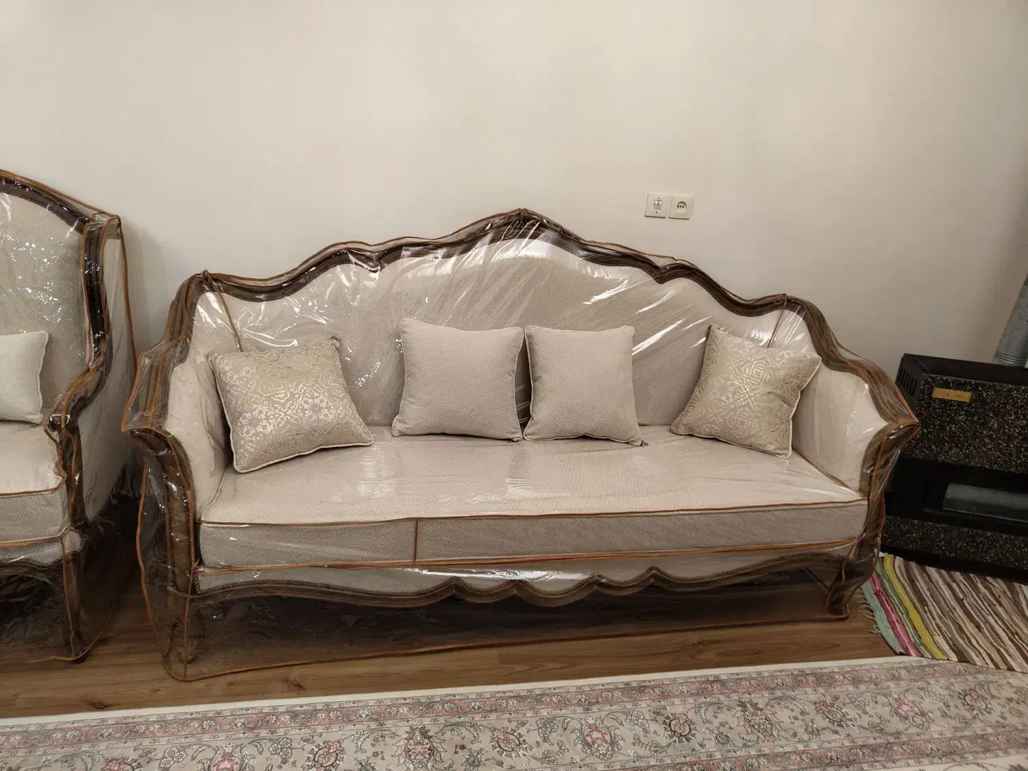 پیراهن و کاور مبل|خدمات پیشه و مهارت|اندیشه, اندیشه فاز ۴|دیوار