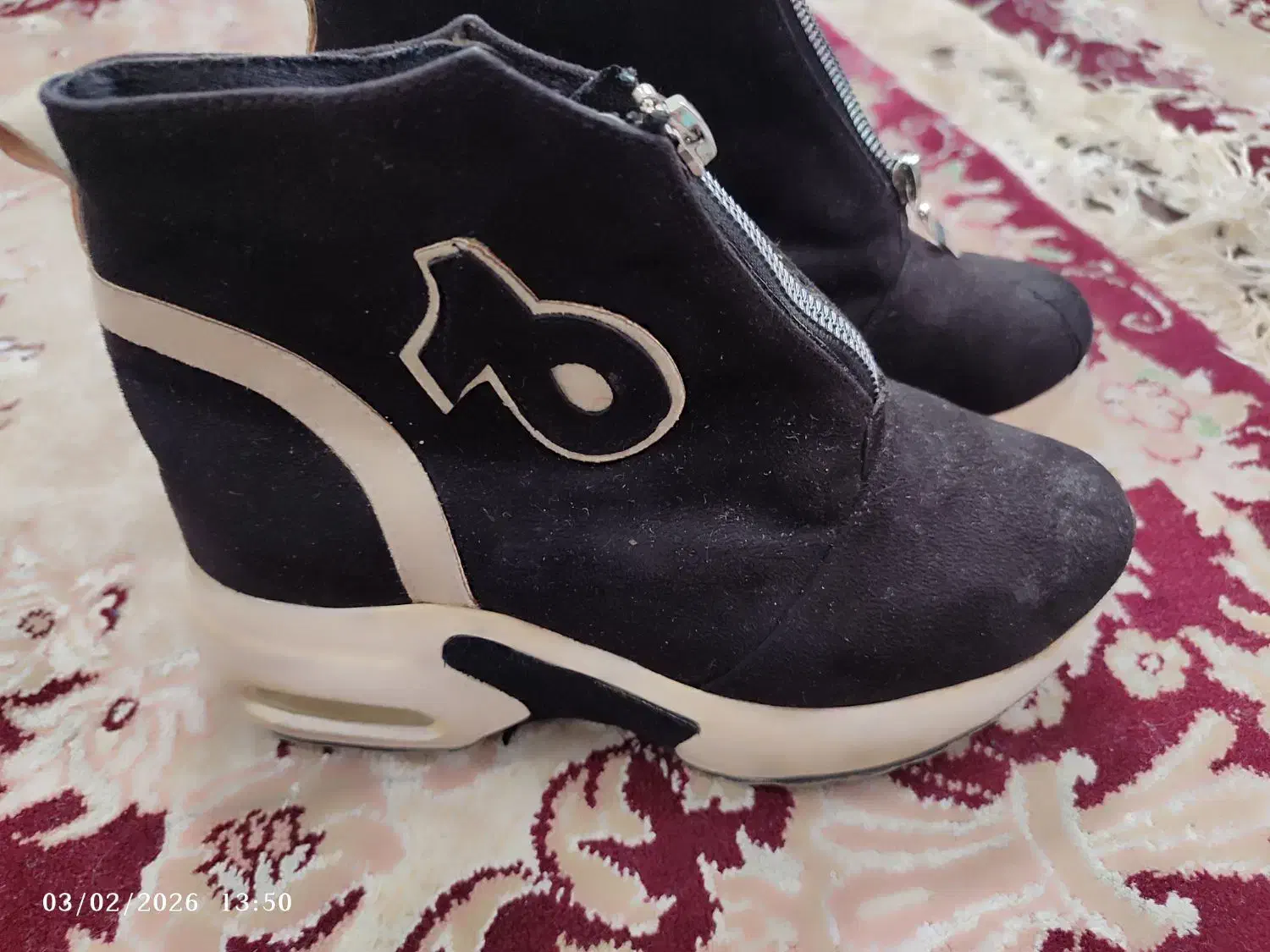 ۴جفت کفش|کفش و لباس بچه|خوی, |دیوار