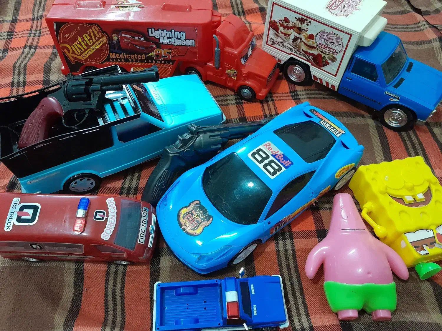 تعدادی اسباب بازی سالم|اسباببازی|سراب, |دیوار