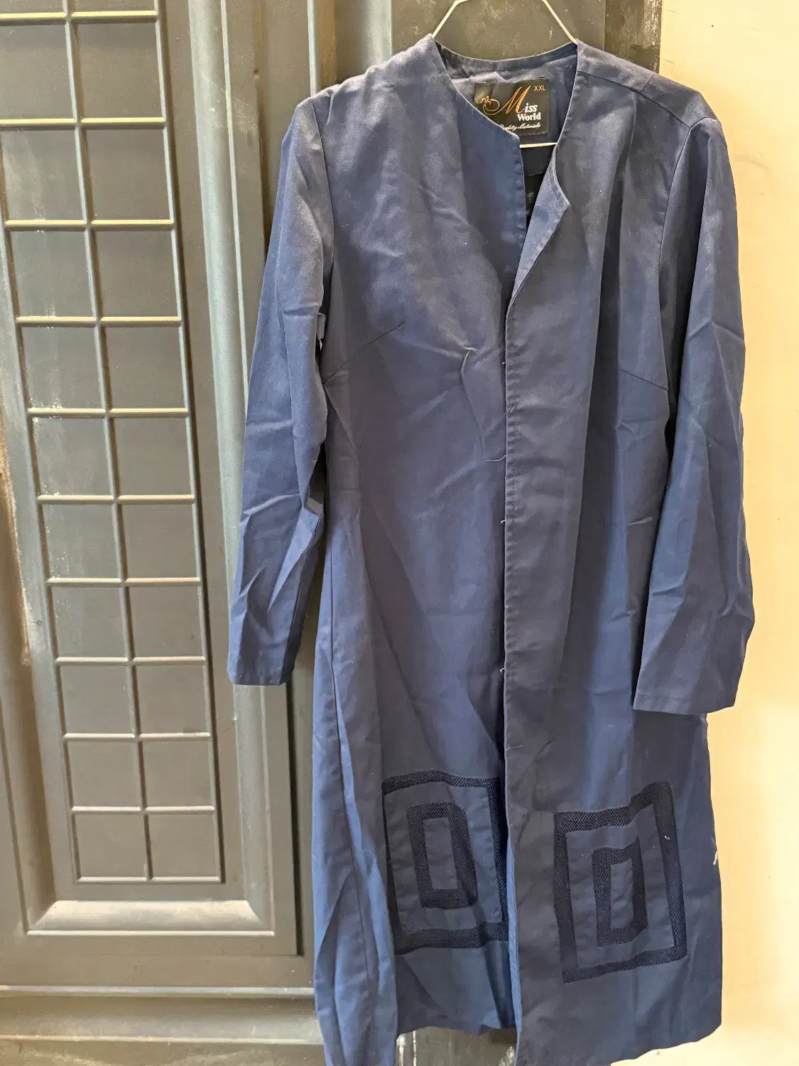 تعدادی لباس|لباس|آمل, |دیوار