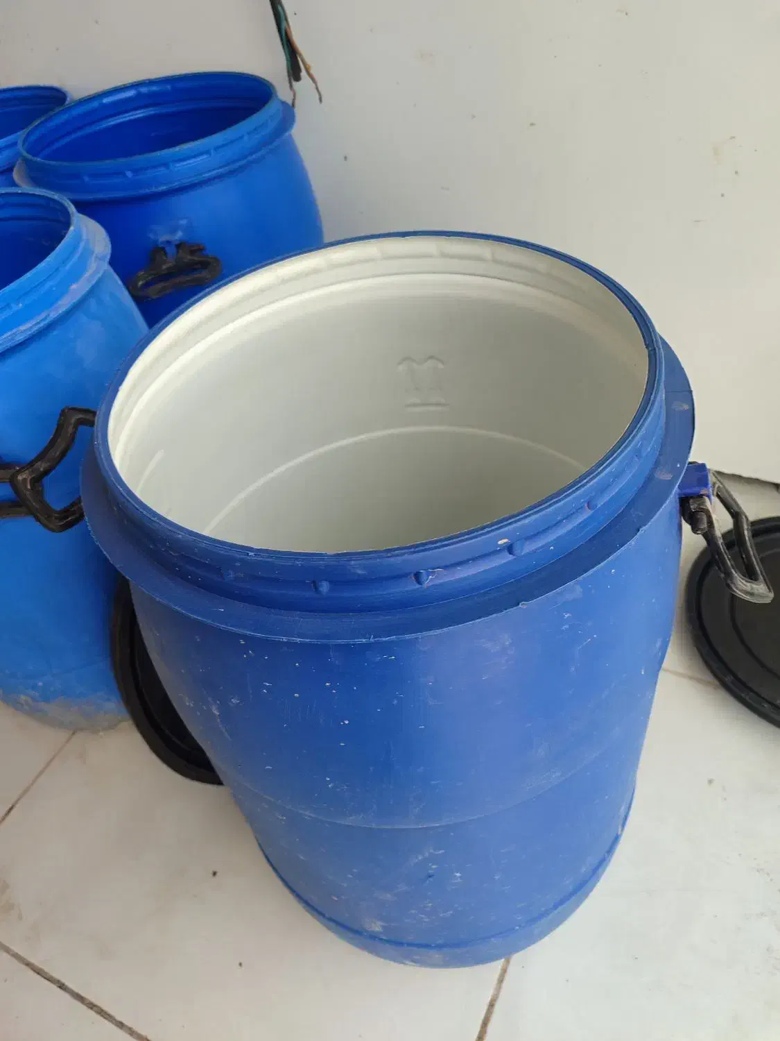 بشکه خارجی 60لیتری|ظروف نگهدارنده، پلاستیکی، یکبارمصرف|بندر دیر, |دیوار