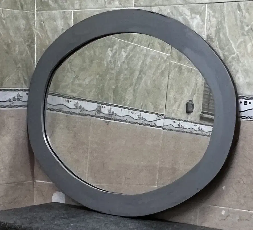 ۲ عدد آینه|آینه|شیراز, سینما سعدی|دیوار