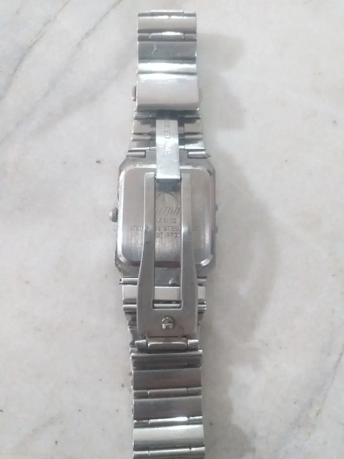 ساعت مچی زنانه میزان قدیمی|ساعت|قم, قلعه کامکار|دیوار