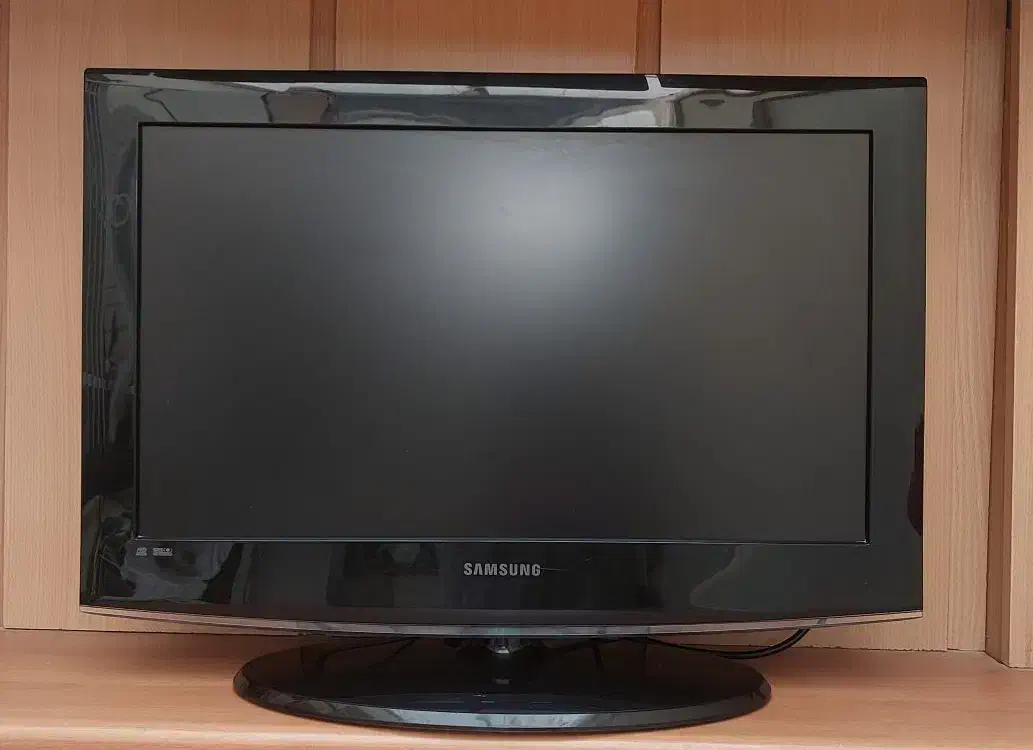 تلویزیون LCD سامسونگ اصلی سالم و تمیز|تلویزیون و پروژکتور|قم, بنیاد|دیوار