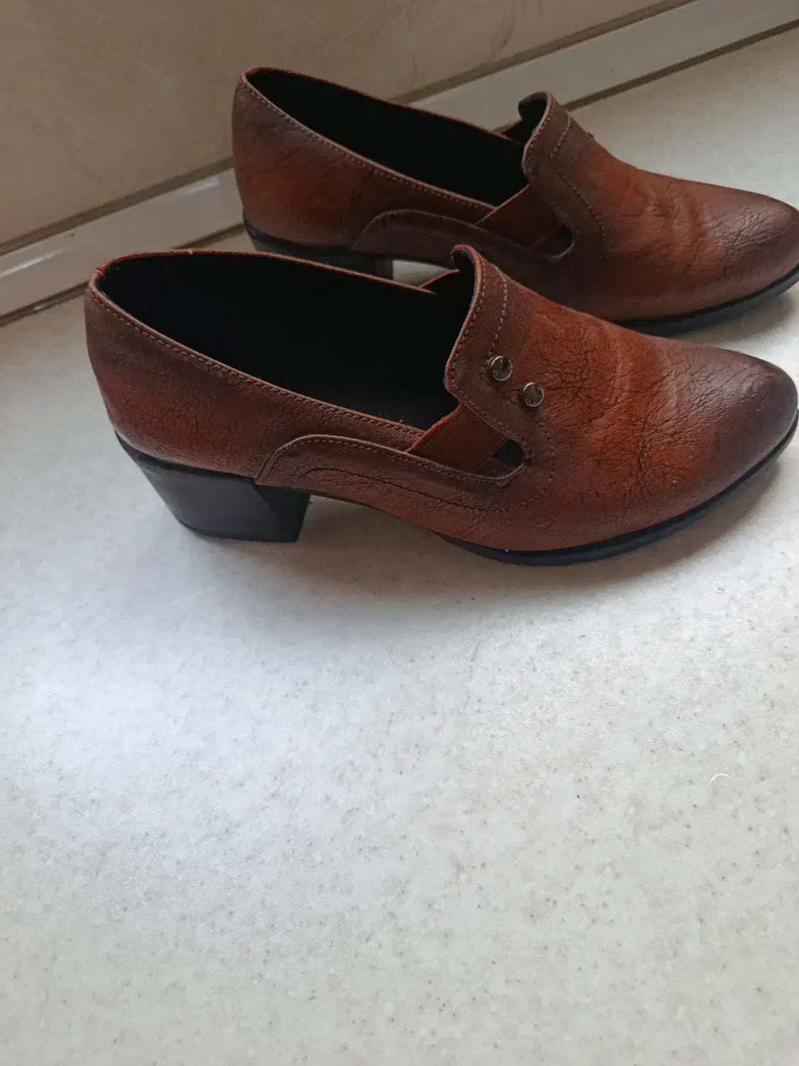 کفش چرم|کیف، کفش، کمربند|قم, انسجام|دیوار