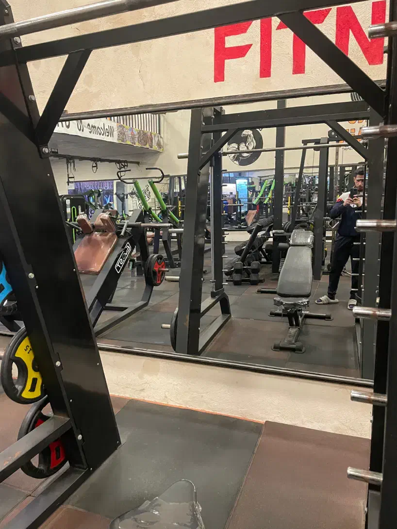 آینه جامی|آینه|رشت, جانبازان|دیوار