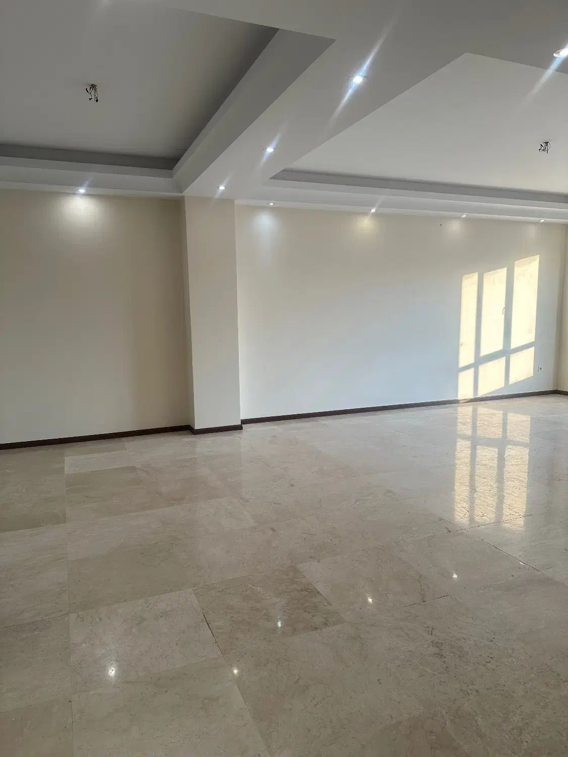 ۱۴۵متر۳خوابه فول امکانات فرعی دنج عریض فلکه اول