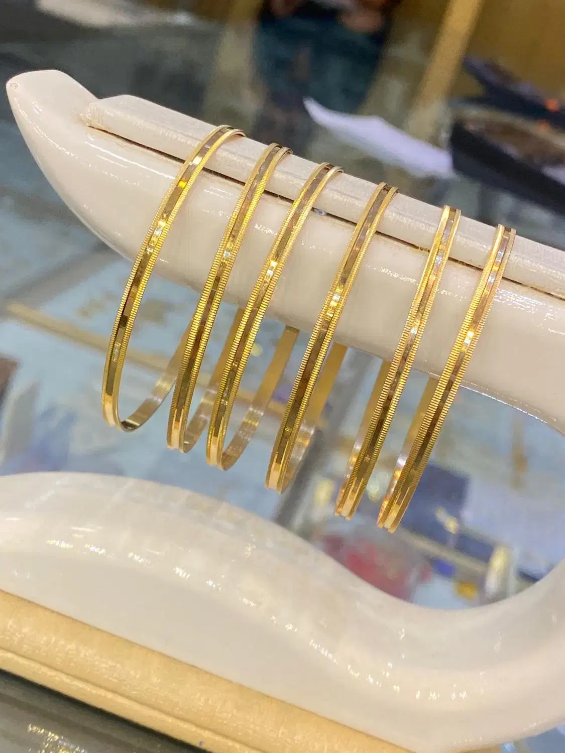 النگو فنری  300بالای تابلو|جواهرات|خورموج, |دیوار