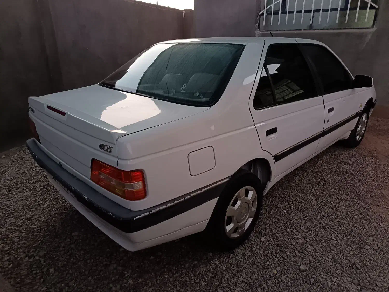 405 سالم|خودرو سواری و وانت|میان ولایت, |دیوار