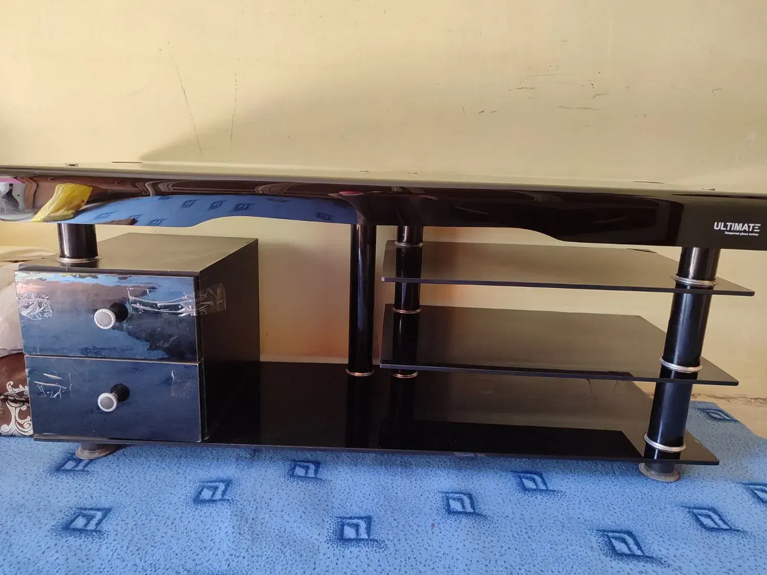 میزتلوزیون شیشهای سالم و تمیز|میز تلویزیون|بوشهر, |دیوار