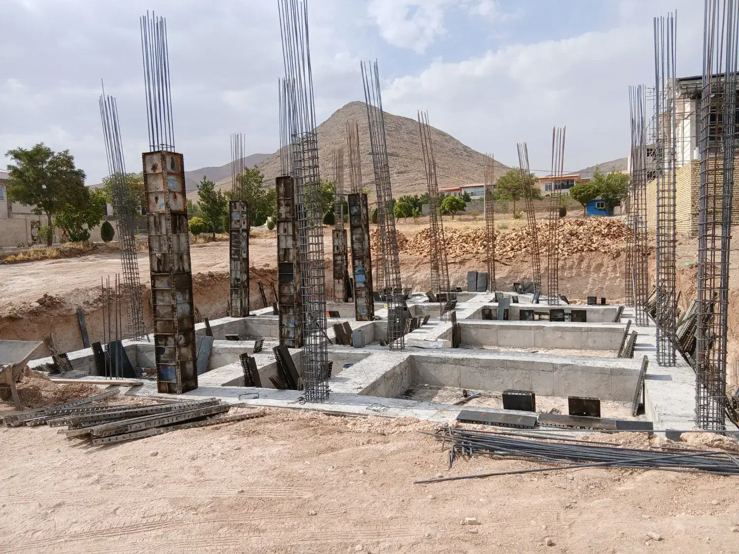 اجرای‌کارهای‌اسکلت‌بتن‌وارموتوربندی|خدمات پیشه و مهارت|مهاجران, |دیوار