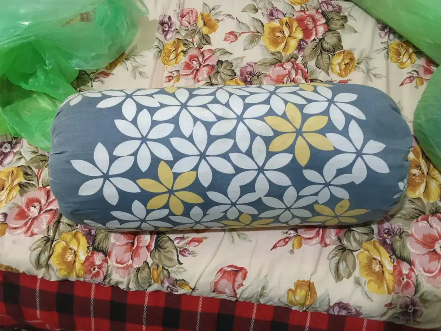 بالشت|رختخواب، بالش، پتو|اهواز, گلستان|دیوار