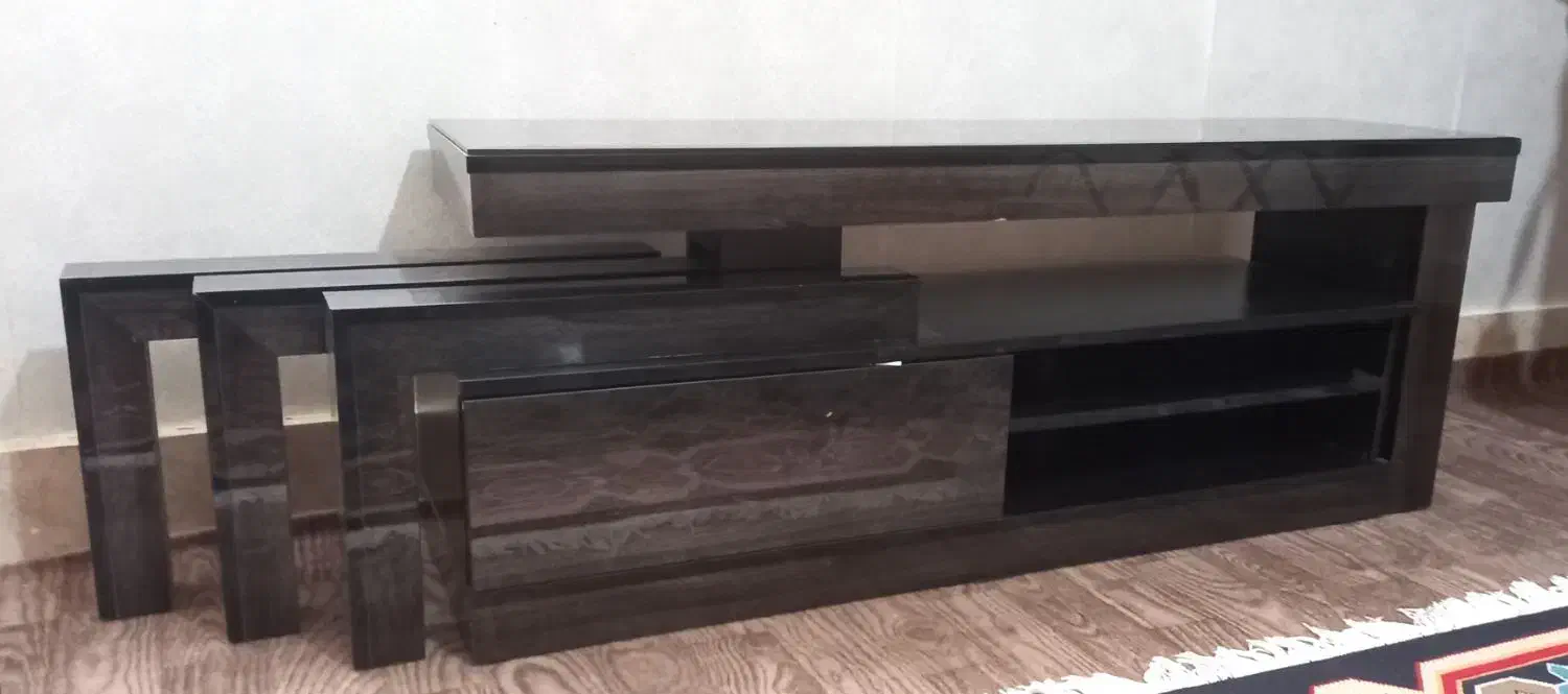 زیر تلویزیون در حد نو چهار تکه|میز تلویزیون|شاهین‌شهر, شهرک میلاد|دیوار
