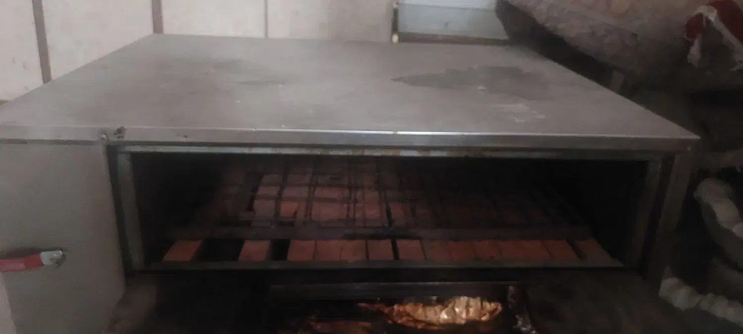 میز و صندلی و بخاری ۶عدد نو|کافیشاپ و رستوران|تربتحیدریه, باغ ملی|دیوار