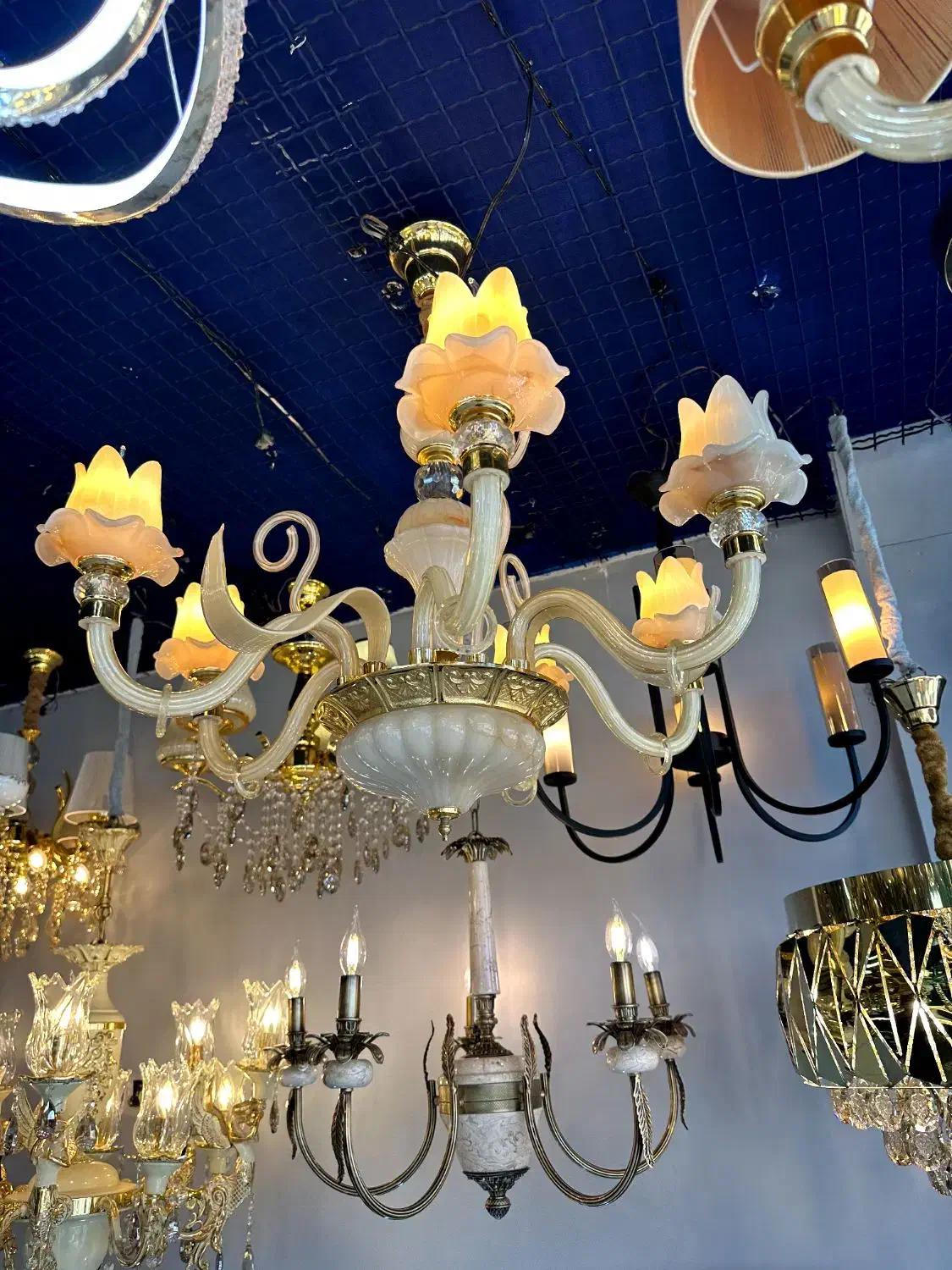 لوستر با پایین تر قیمت بازار گالری روشنا|لوستر و چراغ آویز|مشهد, ولیعصر (شهرک غرب)|دیوار