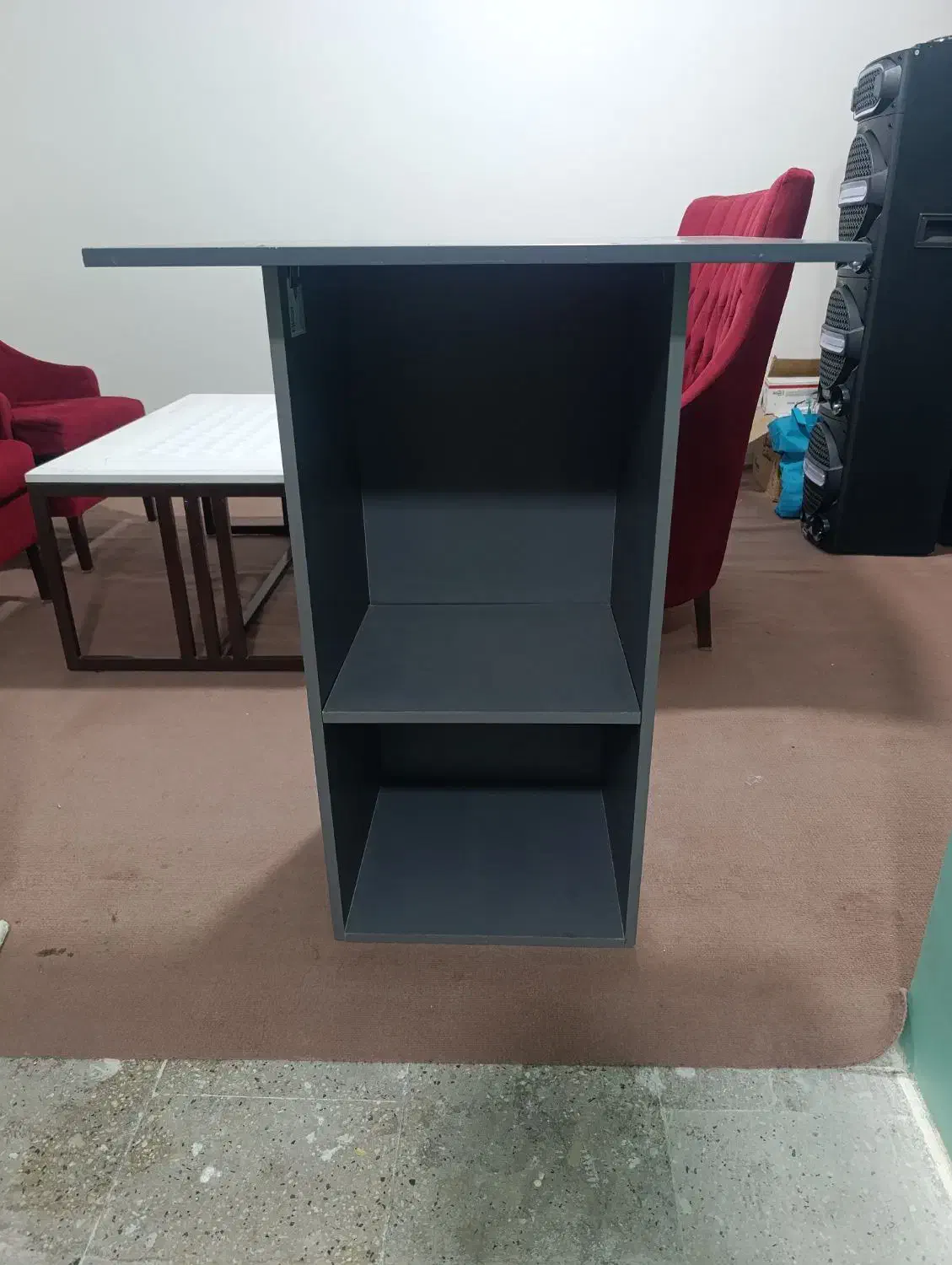 میز MDF طوسی در حد نو، سفارشی و محکم|میز تلویزیون|تهران, آهنگران (سراسیاب دولاب)|دیوار