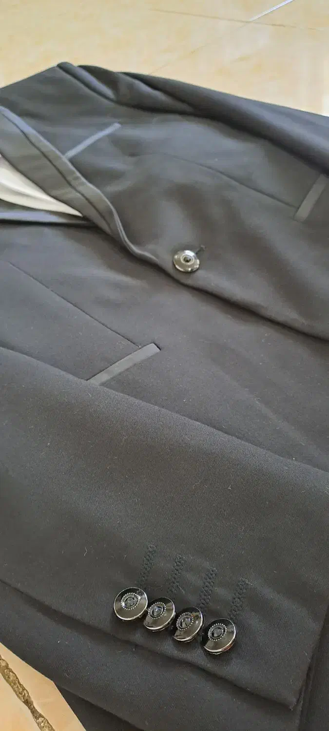 کت و شلوار به همراه جلیقه و پیراهن سفید|لباس|وحیدیه, |دیوار